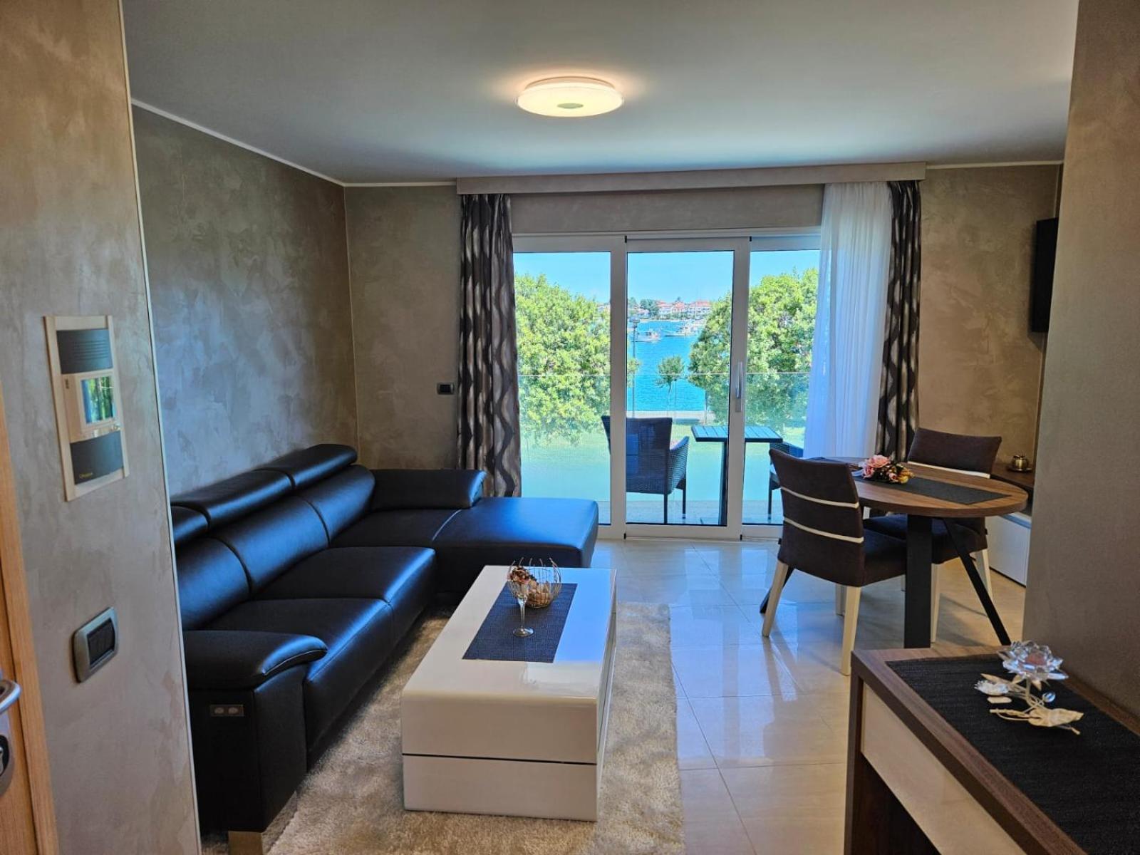 Apartments Riva-Interauto Umag Exteriör bild