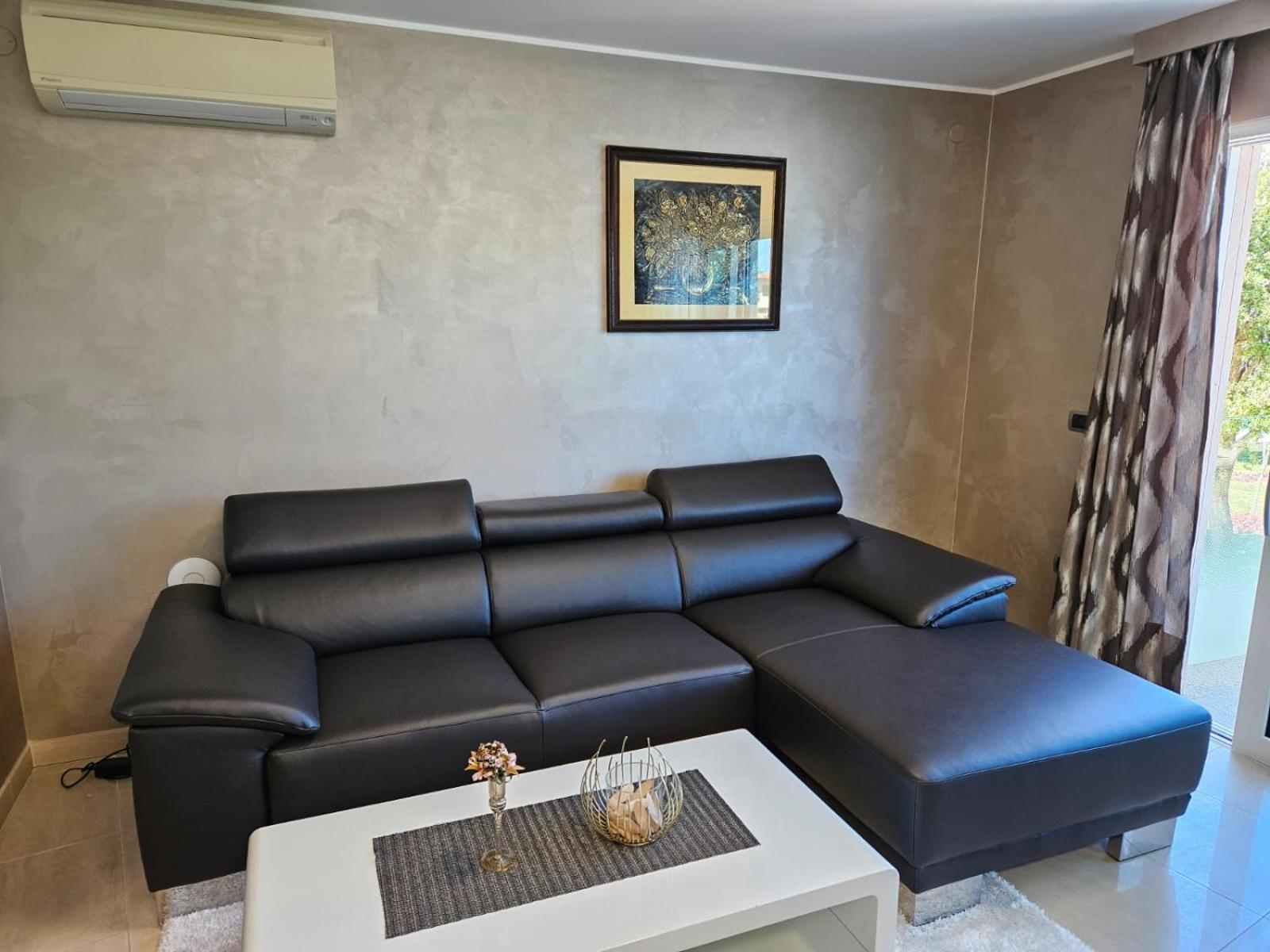 Apartments Riva-Interauto Umag Exteriör bild