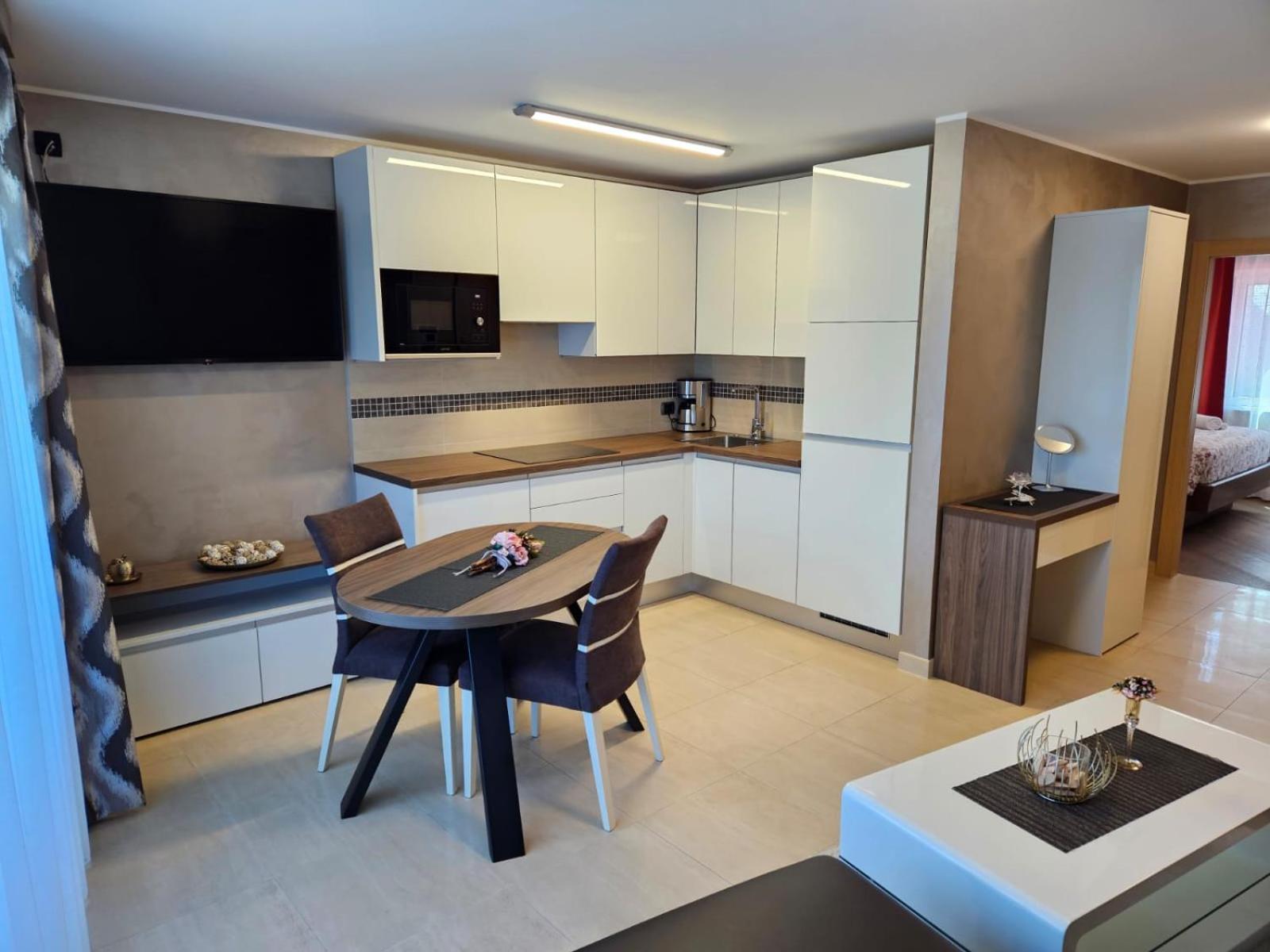 Apartments Riva-Interauto Umag Exteriör bild