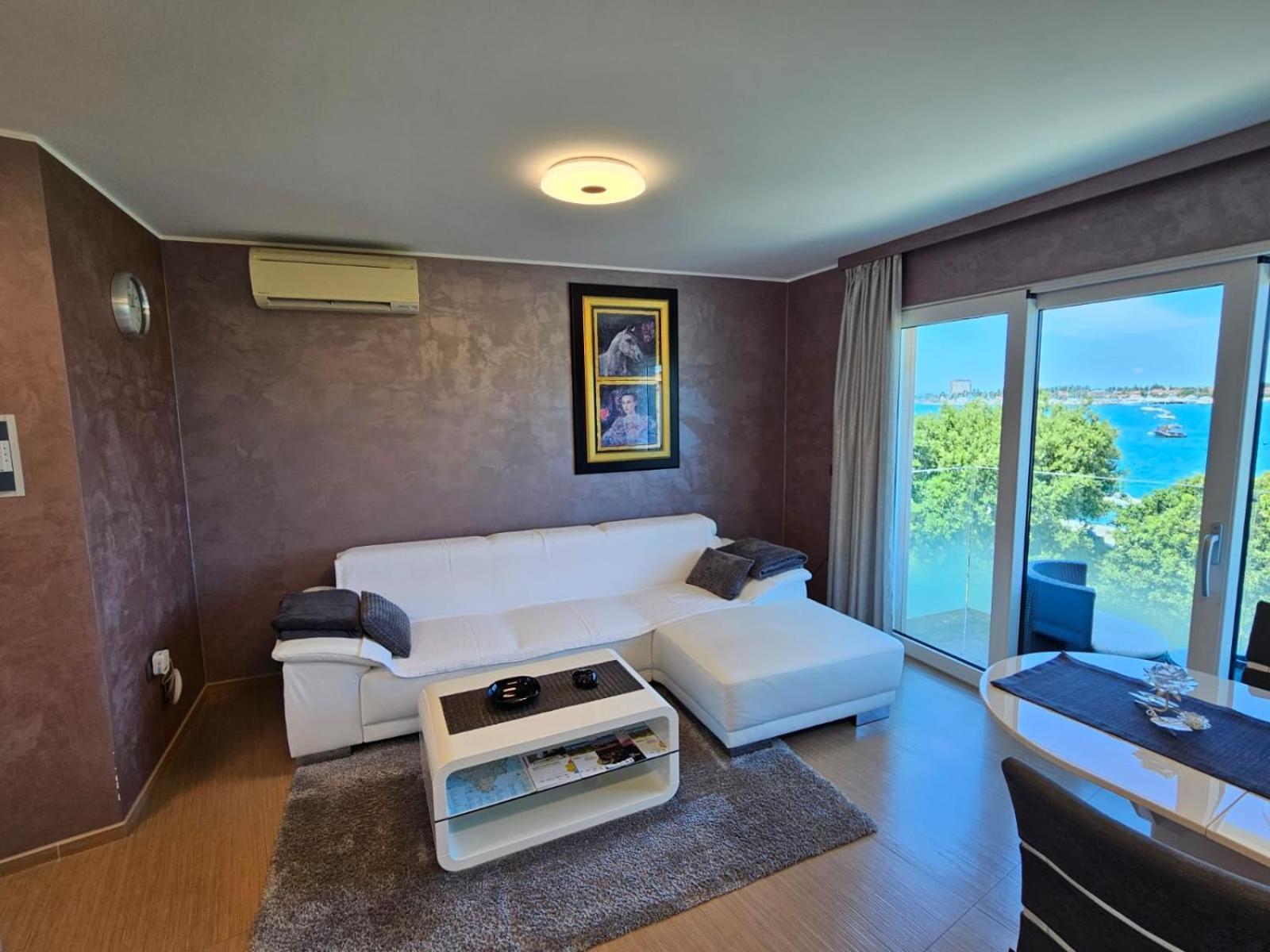 Apartments Riva-Interauto Umag Exteriör bild