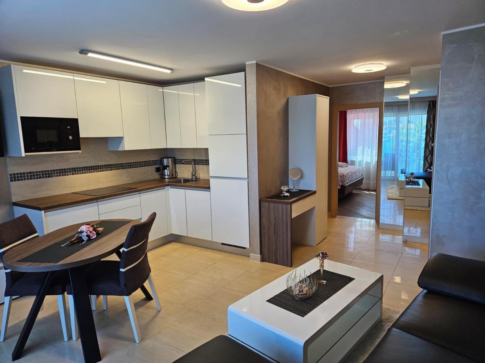 Apartments Riva-Interauto Umag Exteriör bild