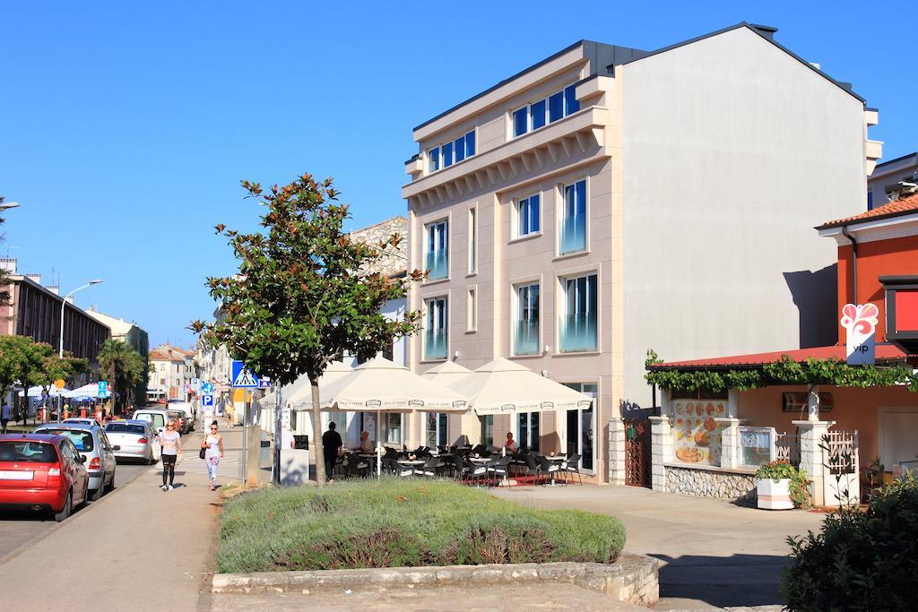 Apartments Riva-Interauto Umag Exteriör bild