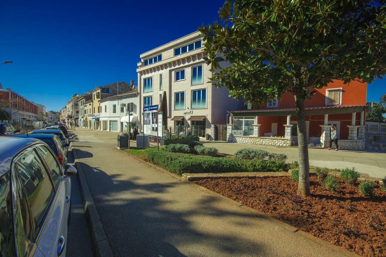 Apartments Riva-Interauto Umag Exteriör bild