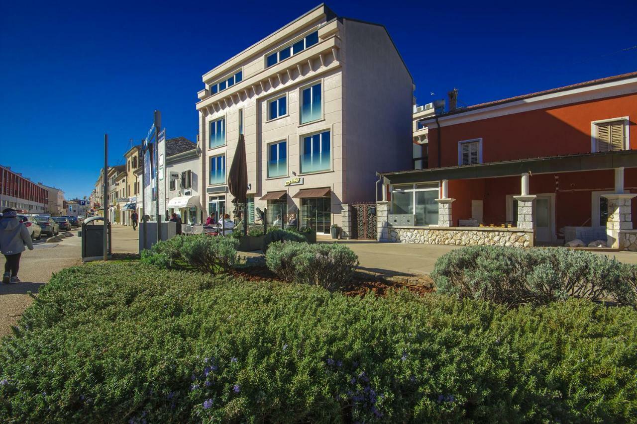 Apartments Riva-Interauto Umag Exteriör bild